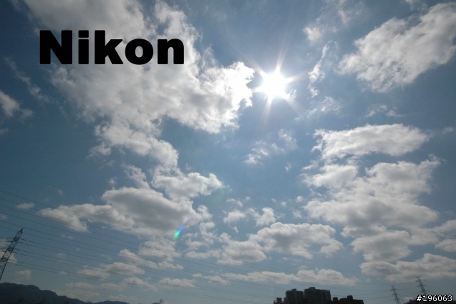 Nikon D70 VS R1