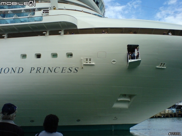 龐然大物,Diamond Princess離港.