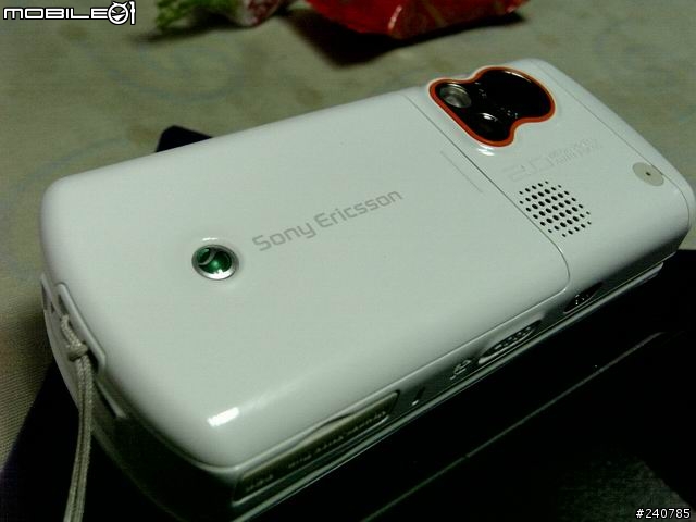 [分享]903 vs. w900i =.=不好看的寫真