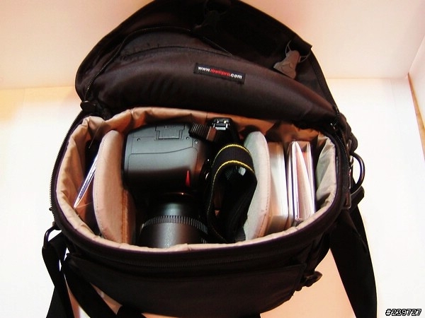 [分享]包包裡的貴族(Billingham Hadley)V.S平民(LowePro 100AW)