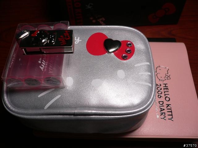 [分享] 日製HELLO KITTY限定版隨身碟禮盒