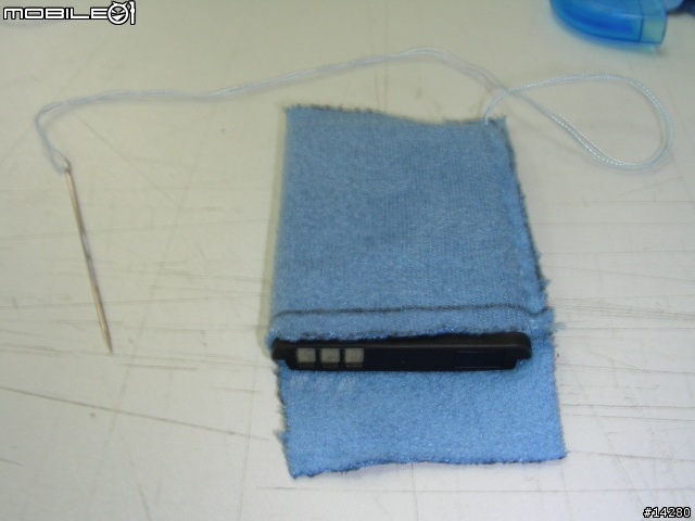 Made In Taiwan的手機電池攜帶吊飾，純手工製作XD