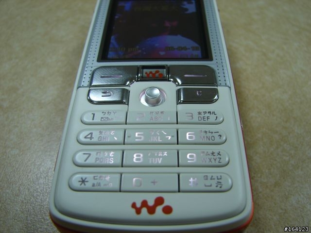 K750I換上W800I的新衣服~~~沒有過程~ 只有結果^^