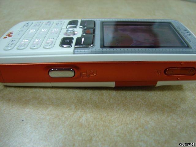 K750I換上W800I的新衣服~~~沒有過程~ 只有結果^^