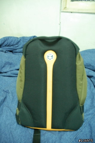 [[分享]]房間裡的"疑似爆裂物Crumpler - The Sinking Barge 15吋筆電相機背包"