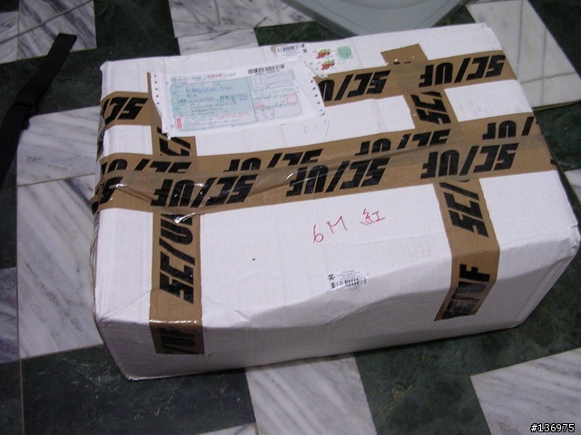 [[分享]]房間裡的"疑似爆裂物Crumpler - The Sinking Barge 15吋筆電相機背包"