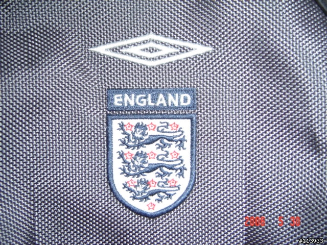 [分享]移居台南戰利品之一~~~~UMBRO ENGLAND 側背包