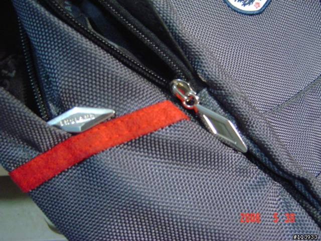 [分享]移居台南戰利品之一~~~~UMBRO ENGLAND 側背包