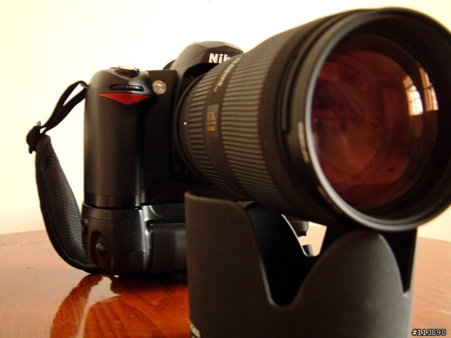 [分享]NIKON D70 裂像對焦屏與偽垂直手把購入~