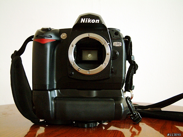[分享]NIKON D70 裂像對焦屏與偽垂直手把購入~