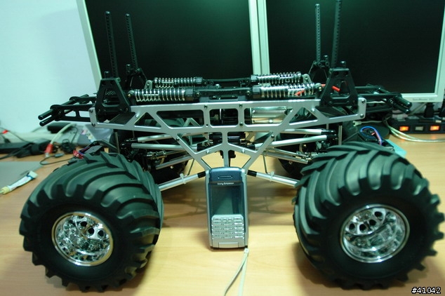 Tamiya 大腳遙控車  不知是買給兒子玩?還是我自己玩的玩具?