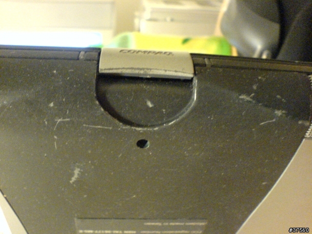 [求助]我的Notebook橡膠外殼居然溶化了