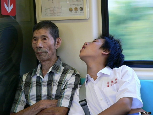[溫情]台北的捷運上總有很多的溫情與不捨.................尤其是忘年之交