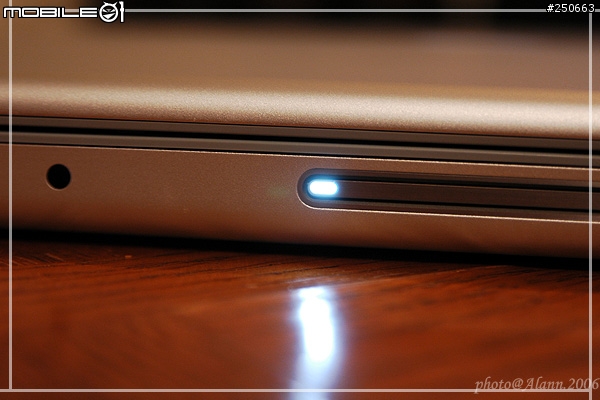 [分享][拆箱] MBP 17"(圖多)