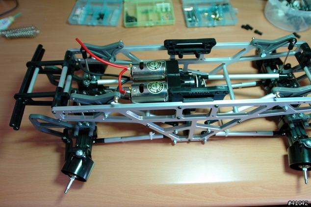 Tamiya 大腳遙控車  不知是買給兒子玩?還是我自己玩的玩具?
