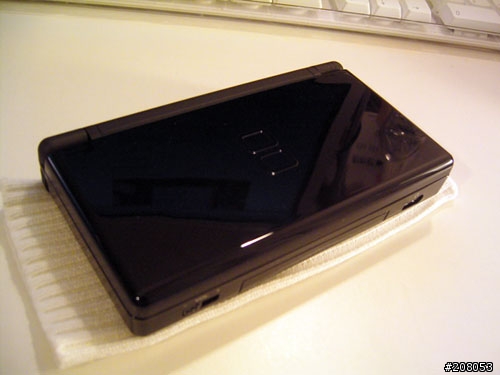 [回應] Simply Black - NDS Lite 黑色版純寫真