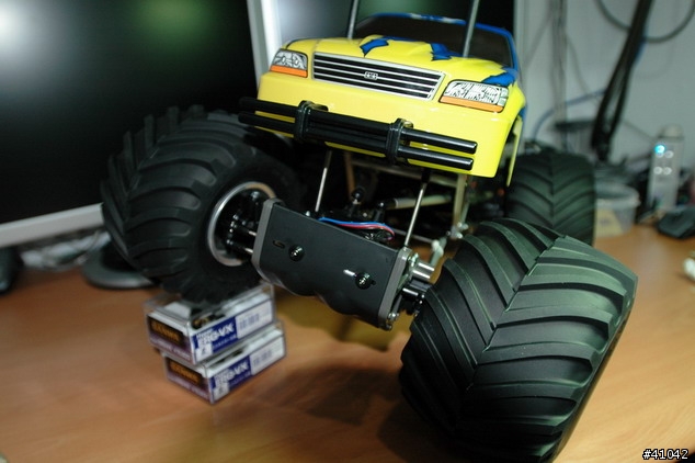 Tamiya 大腳遙控車  不知是買給兒子玩?還是我自己玩的玩具?