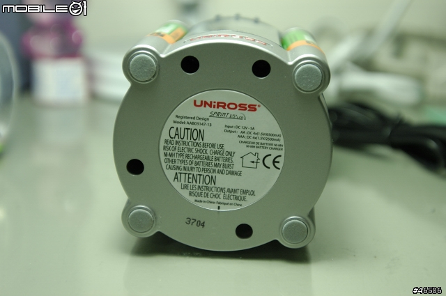 超值首選~UNiROSS 15min快速充電器