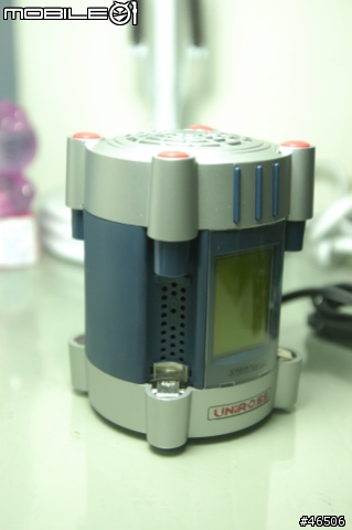 超值首選~UNiROSS 15min快速充電器