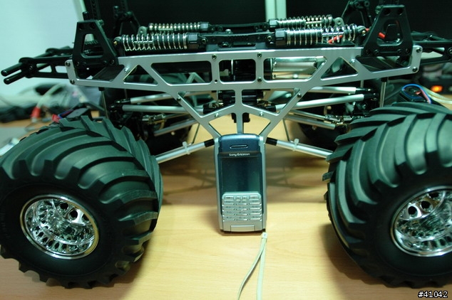 Tamiya 大腳遙控車  不知是買給兒子玩?還是我自己玩的玩具?