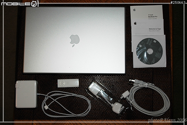 [分享][拆箱] MBP 17"(圖多)