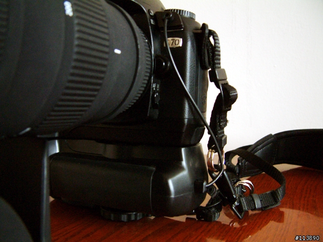[分享]NIKON D70 裂像對焦屏與偽垂直手把購入~
