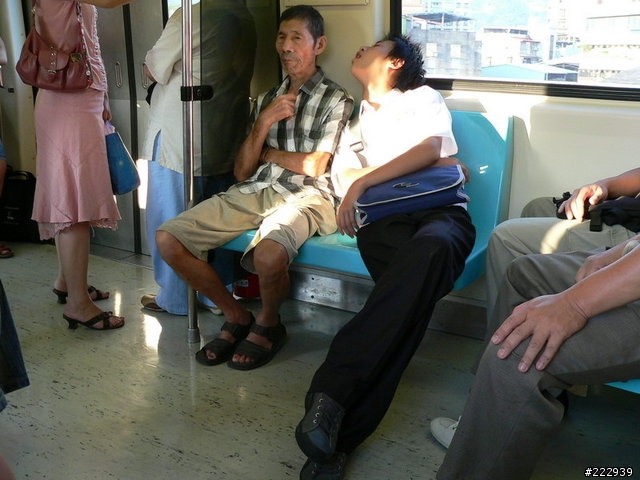 [溫情]台北的捷運上總有很多的溫情與不捨.................尤其是忘年之交