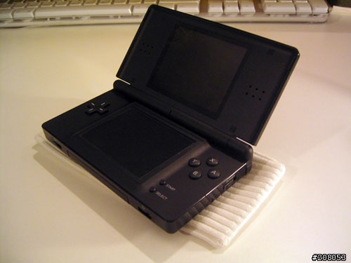 [回應] Simply Black - NDS Lite 黑色版純寫真