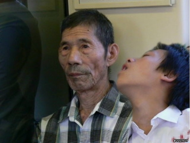 [溫情]台北的捷運上總有很多的溫情與不捨.................尤其是忘年之交