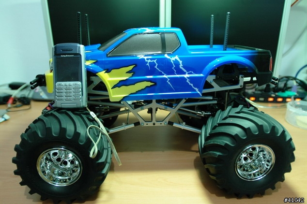 Tamiya 大腳遙控車  不知是買給兒子玩?還是我自己玩的玩具?
