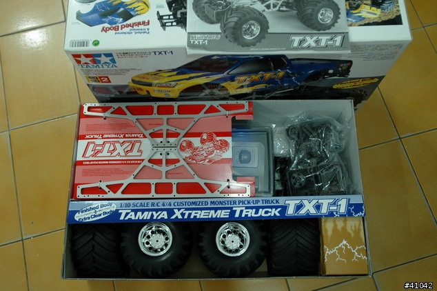Tamiya 大腳遙控車  不知是買給兒子玩?還是我自己玩的玩具?