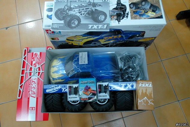 Tamiya 大腳遙控車  不知是買給兒子玩?還是我自己玩的玩具?