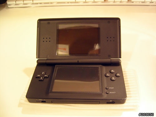 [回應] Simply Black - NDS Lite 黑色版純寫真