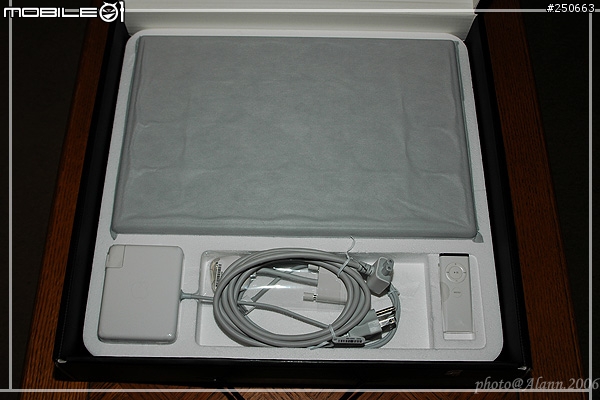 [分享][拆箱] MBP 17"(圖多)
