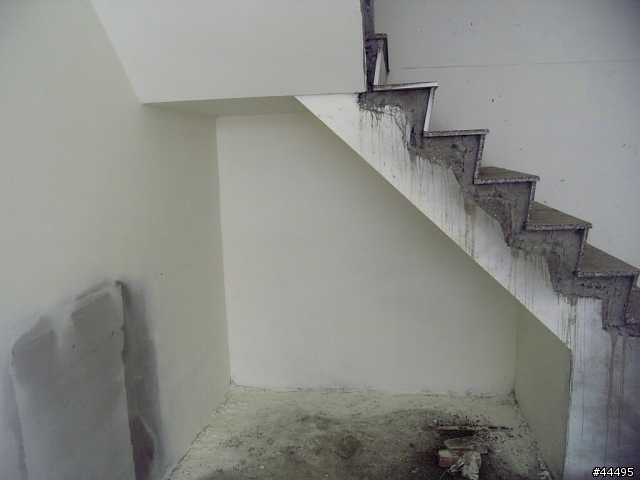 【問題】有關樓梯下空間裝潢的問題...