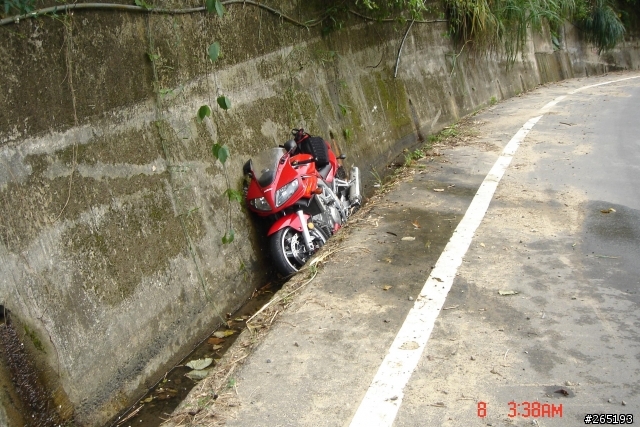 之前目睹的重車車禍照片人幸好沒事
