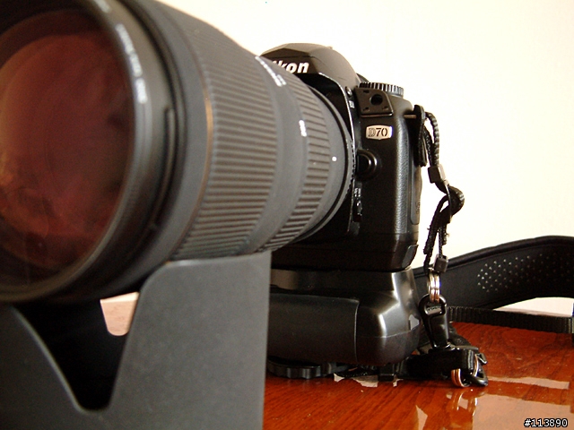 [分享]NIKON D70 裂像對焦屏與偽垂直手把購入~