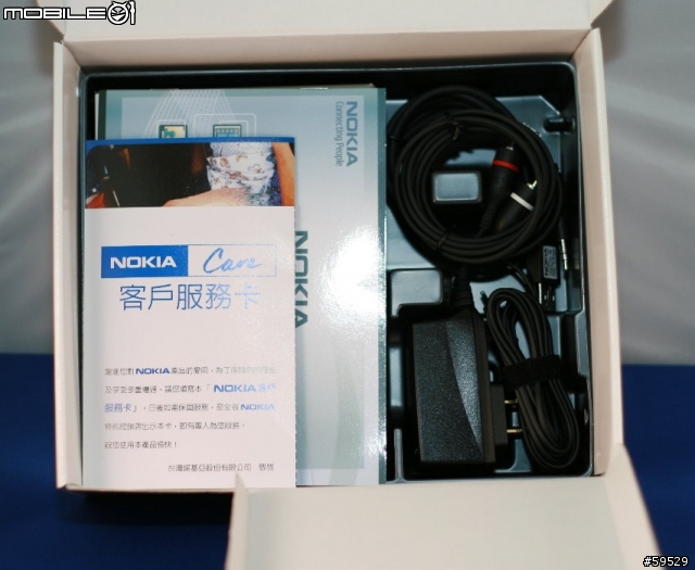 [分享] 呼~6月1號正式在NOKIA直營門市開始預約販售的N91終於在今天入手了~