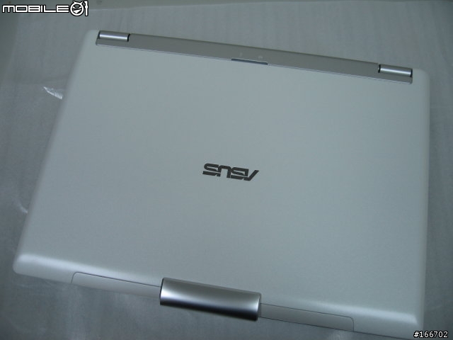 ASUS W7J 搭載Nvidia Geforce go 7400 純白魅力體驗.