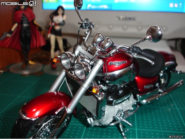 修正版  克勞德 凱旋重型機車  與他的夥伴