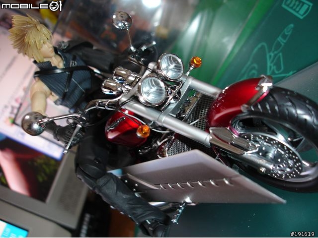 修正版  克勞德 凱旋重型機車  與他的夥伴