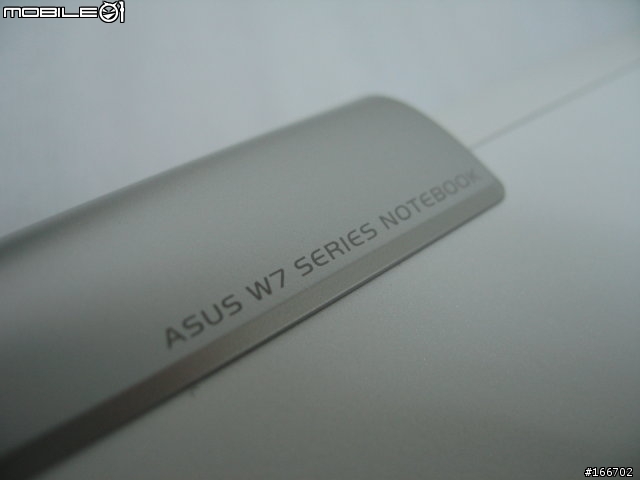 ASUS W7J 搭載Nvidia Geforce go 7400 純白魅力體驗.