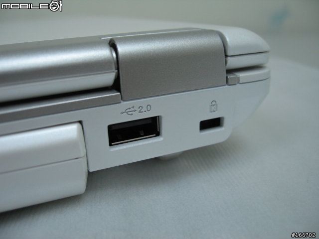 ASUS W7J 搭載Nvidia Geforce go 7400 純白魅力體驗.