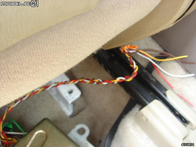 [分享]「改裝」Sentra 180 修改金盒子得到AUX IN輸入（含VIDEO輸入喔！）