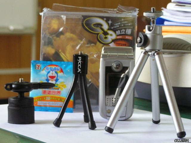 7-11拍立穩超便宜三腳架3隻9~還送a夢立體磁鐵