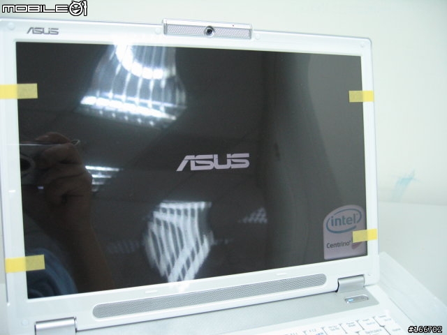 ASUS W7J 搭載Nvidia Geforce go 7400 純白魅力體驗.