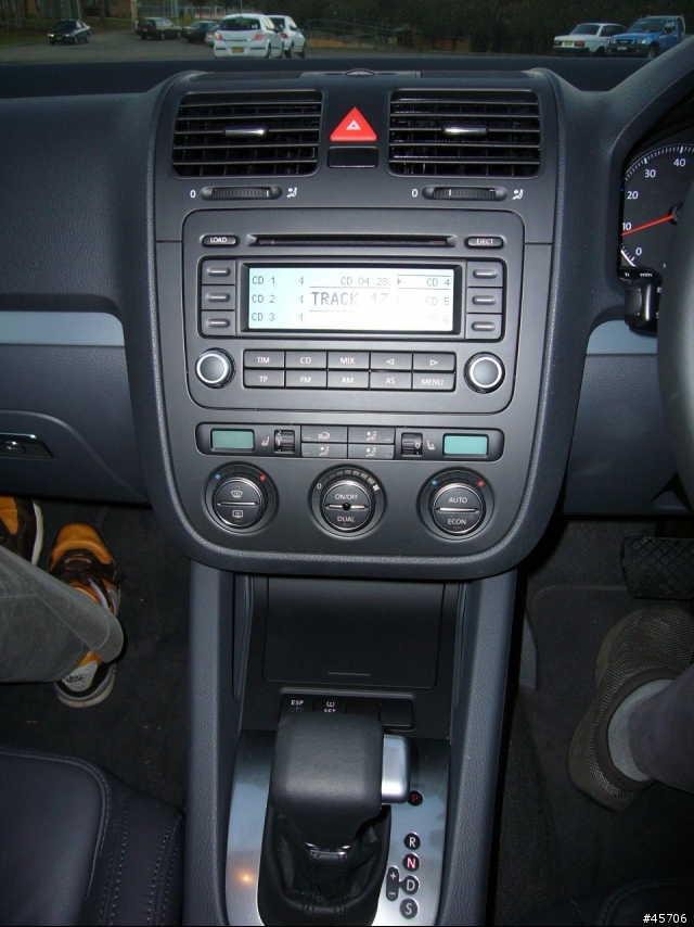 [分享] Volkswagen Jetta 2.0 Turbo FSI  圖多！