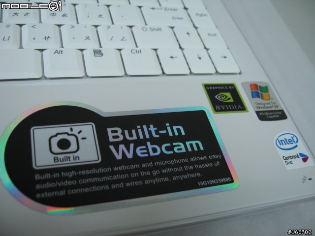 ASUS W7J 搭載Nvidia Geforce go 7400 純白魅力體驗.