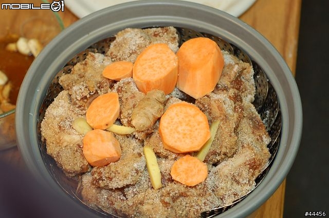 [藍色北極熊的廚房 part 5] 簡簡單單做  " 粉蒸排骨 "