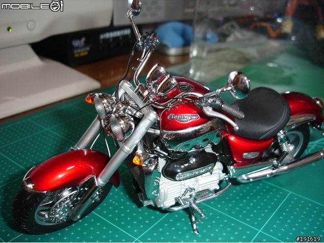 修正版  克勞德 凱旋重型機車  與他的夥伴